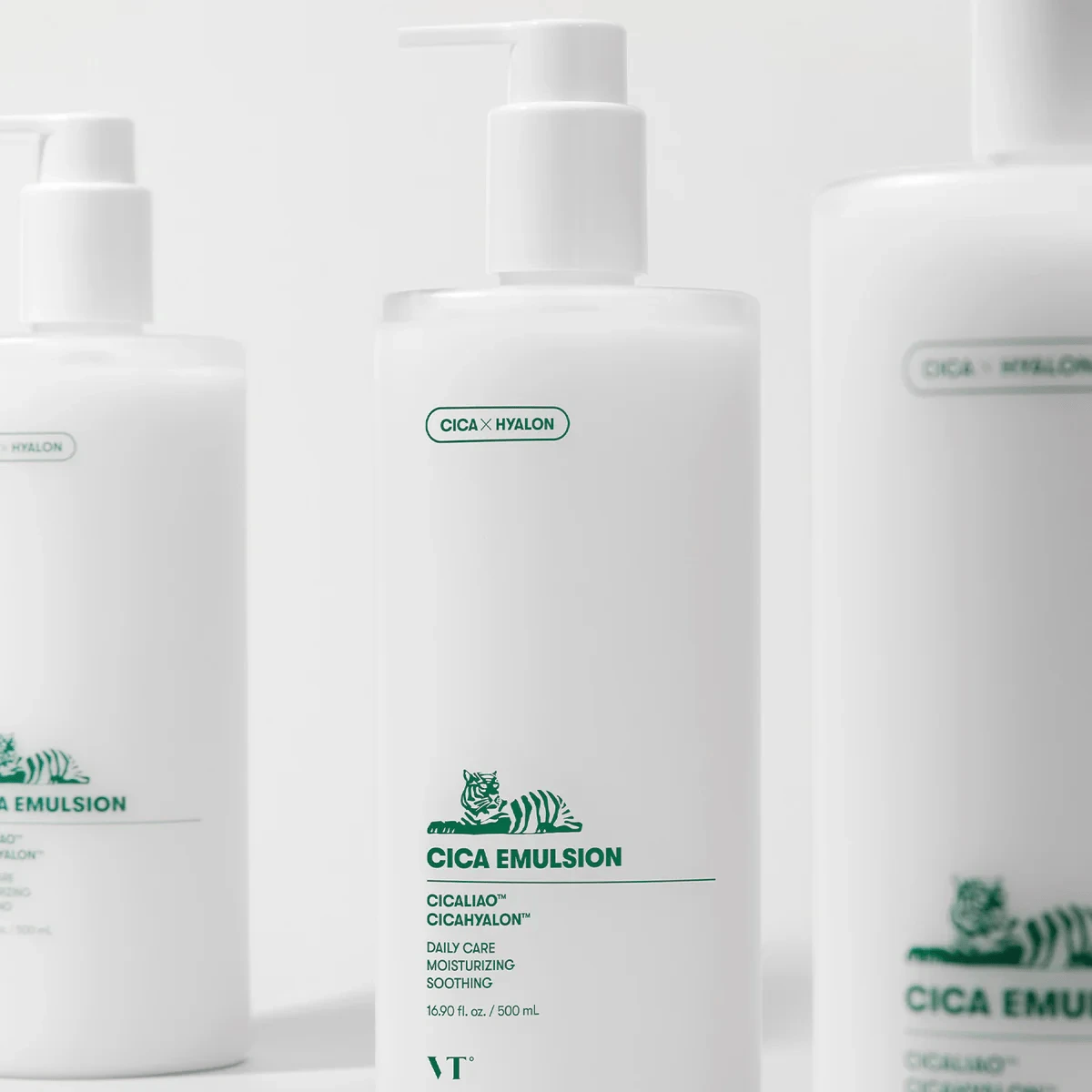 Emulsie hidratantă și calmantă VT COSMETICS Cica Emulsion cu Centella Asiatica, ideală pentru refacerea barierei cutanate și îngrijirea tenului pe caniculă.